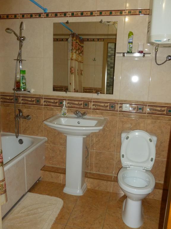 Apartment In A New House เครเมนชุก ภายนอก รูปภาพ