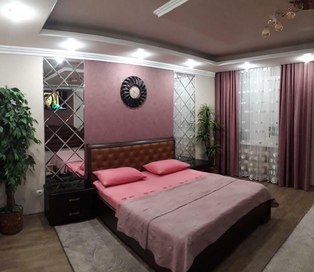 Apartment In A New House เครเมนชุก ภายนอก รูปภาพ